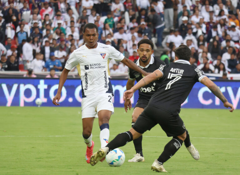 Homenaje a Bryan Ramírez por sus 100 partidos con LDU