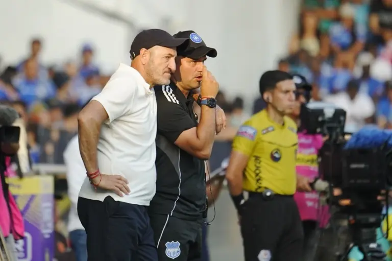 “Lo que me queda es ofrecer disculpas”: Duró, tras la goleada recibida en el Clásico del Astillero