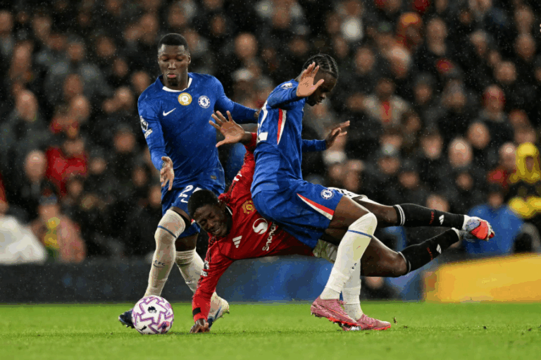 (VIDEO) Moisés Caicedo  fue titular en derrota de Chelsea ante Manchester United