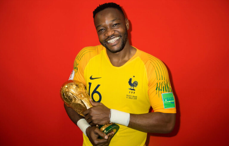 Steve Mandanda anunció su retiro del fútbol