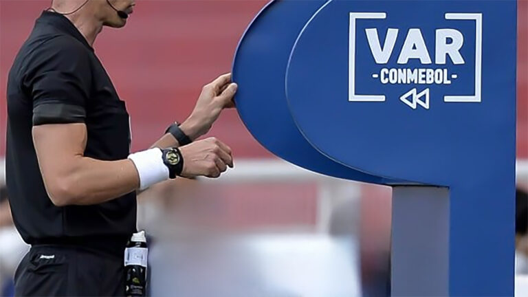 CONMEBOL confirma al VAR en todos los partidos de la Libertadores Femenina 2025