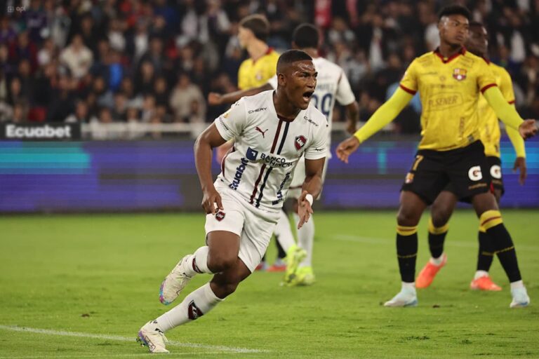 Carlos Gruezo: “Tenemos el objetivo claro que es ir por la Libertadores y pelear por el campeonato”