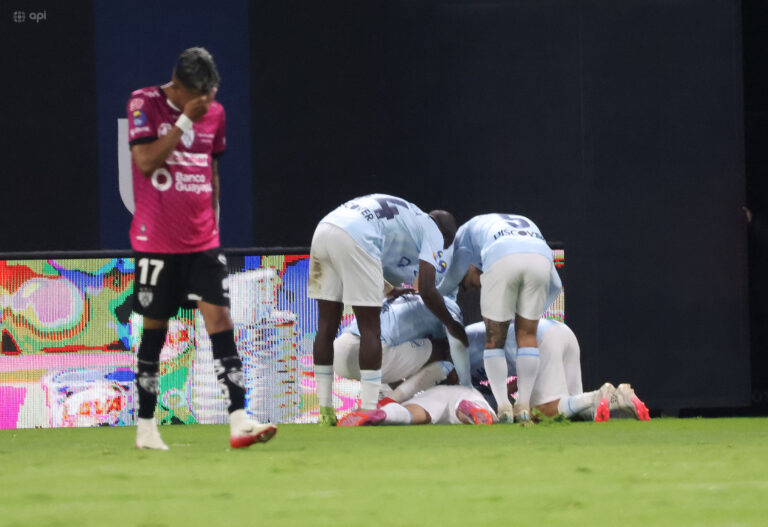 (VIDEO) SORPRESA: U. Católica remontó y eliminó a IDV de la Copa Ecuador