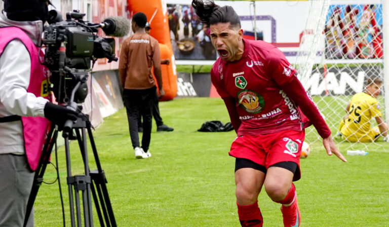 (VIDEO) Mushuc Runa remontó y debutó con triunfo en el cuadrangular del descenso