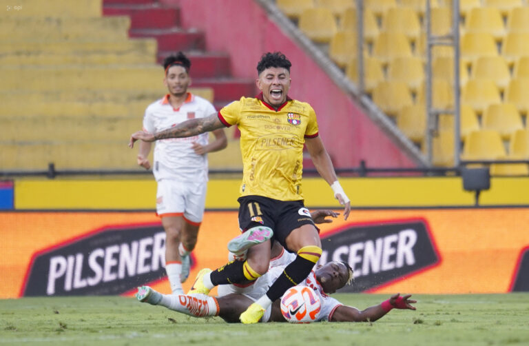 (VIDEO) Joao Rojas sobre la fuerte entrada de Yerlin Quiñónez: “Es un desubicado”