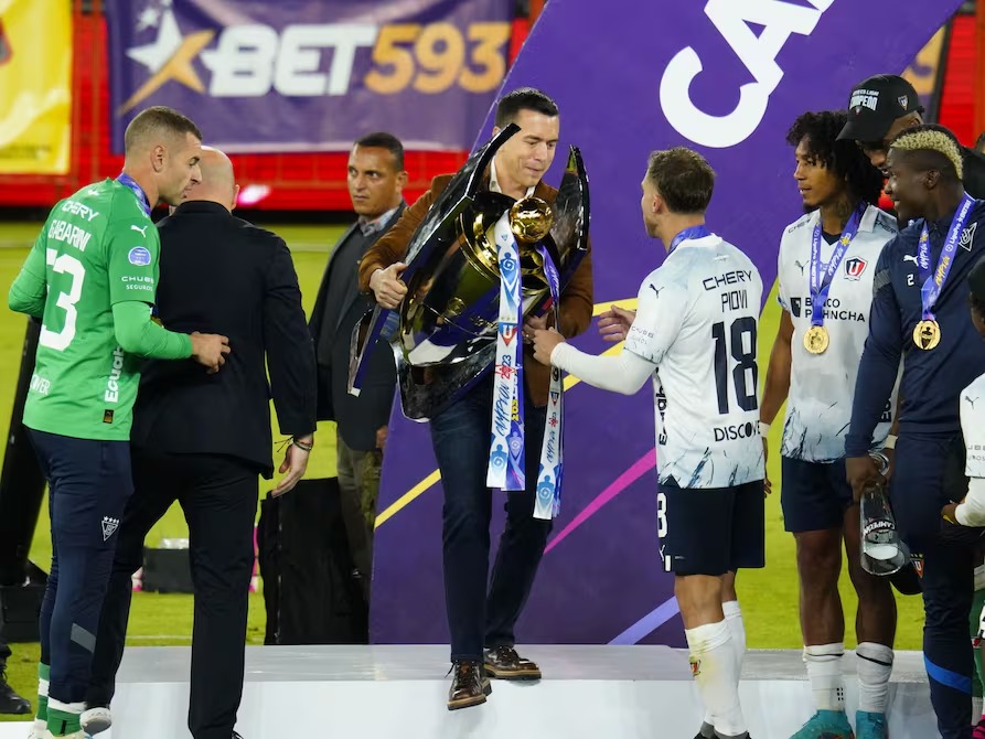 Daniel Noboa y su consulta sobre la transmisión en señal abierta del partido entre LDU y BSC