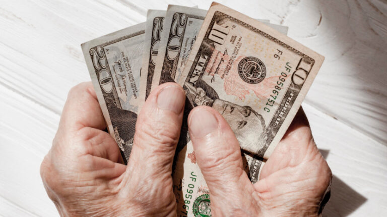 Daniel Noboa anuncia el pago adelantado del décimo tercer sueldo; ¿Quiénes lo recibirán?