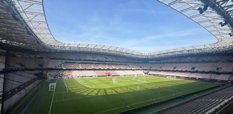 UEFA castiga al Niza: cierre parcial del estadio y fuertes multas por incidentes ante la Roma