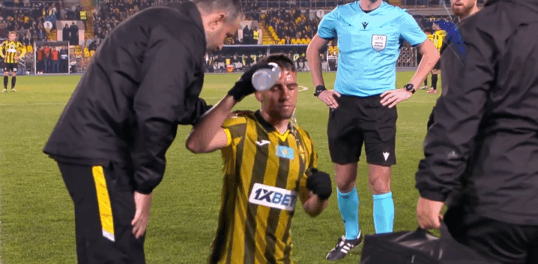 (VIDEO) ¡Patazo en la cara! La tarjeta roja más rápida de la historia de la Champions