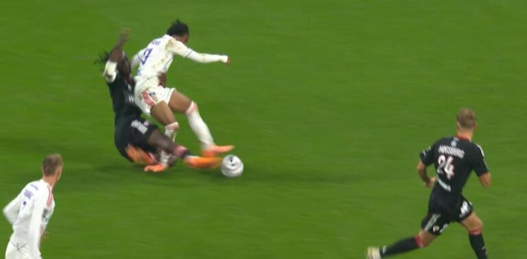 Escalofriante lesión de Fofana en el Lyon