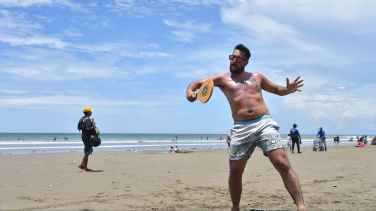 Feriado de noviembre en Ecuador: ¿Cuánto le deben pagar si trabaja en el asueto?