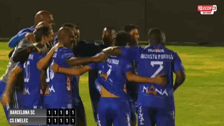 (VIDEO) ¡Por las fiestas de Guayaquil! Emelec venció en penales a Barcelona en el Clásico de Glorias