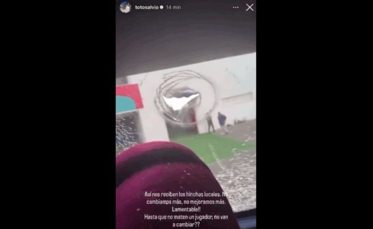 (VIDEO) PROBLEMAS EN LA SUDAMERICANA: Hinchas de U de Chile apedrearon bus de Lanús