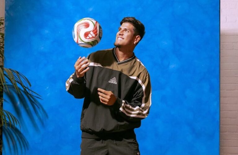 Piero Hincapié ya palpita el Mundial 2026: presume el nuevo balón ‘TRIONDA’