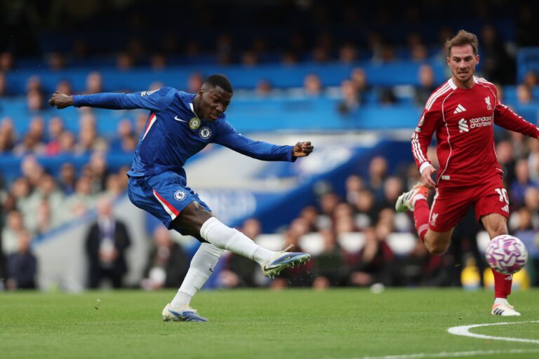 (VIDEO) Gary Neville y su gran elogio a Moisés Caicedo: “Es el mejor mediocampista de la Premier League”