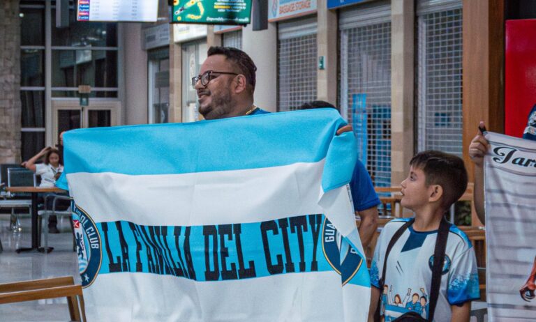 (VIDEO) ¡Por el ascenso! Así recibieron a Guayaquil City en el aeropuerto