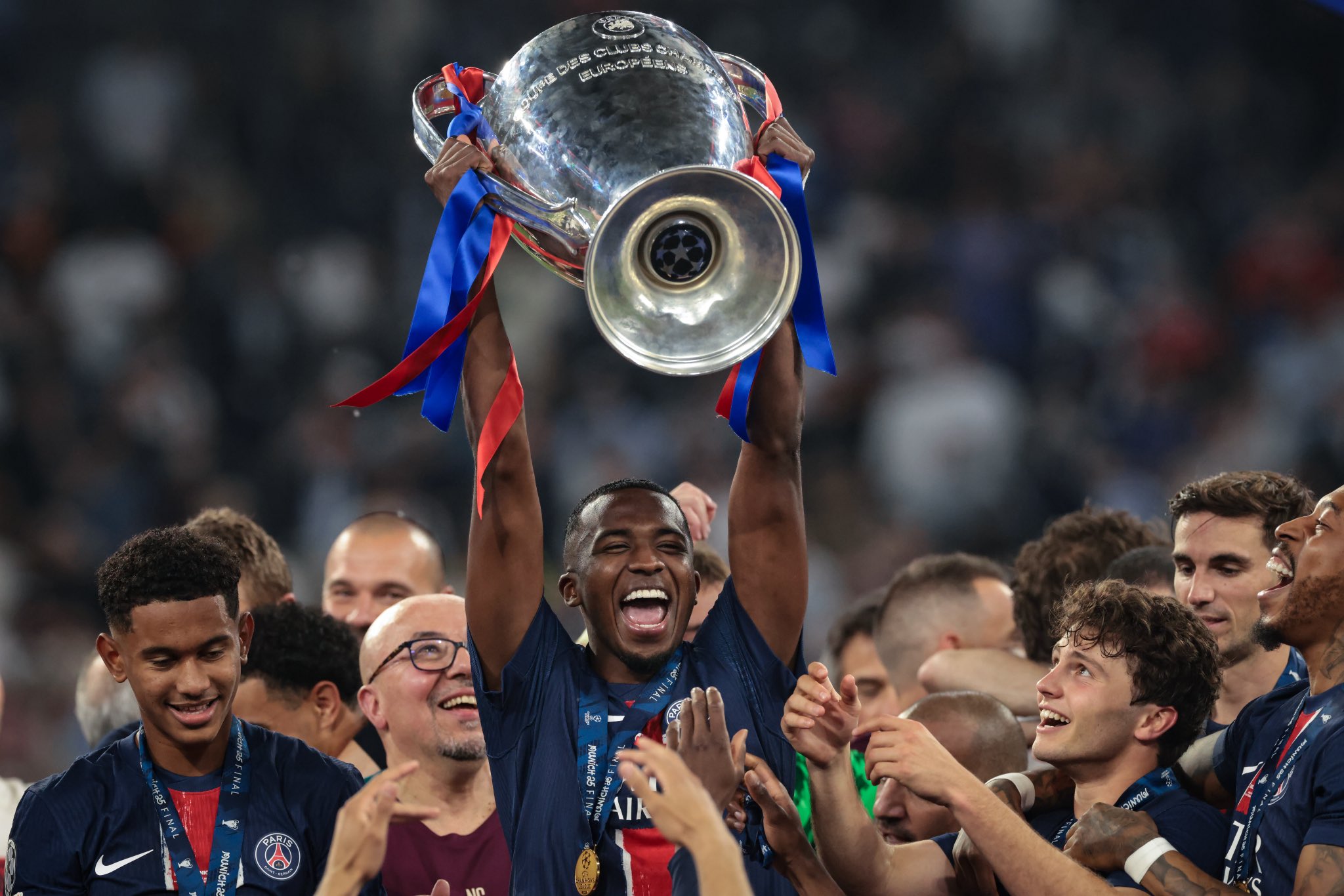 CON AUMENTO SALARIAL: Willian Pacho, a punto de firmar un nuevo contrato con el PSG