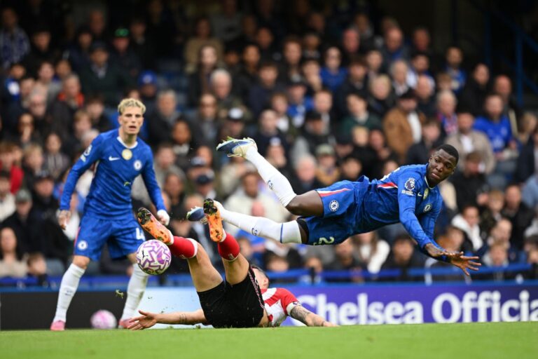 Sunderland sorprendió al Chelsea con una victoria agónica en Stamford Bridge