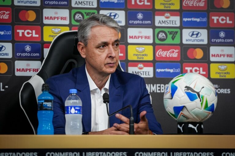 Tiago Nunes: “Hicimos un gran esfuerzo, pero Palmeiras fue mejor”