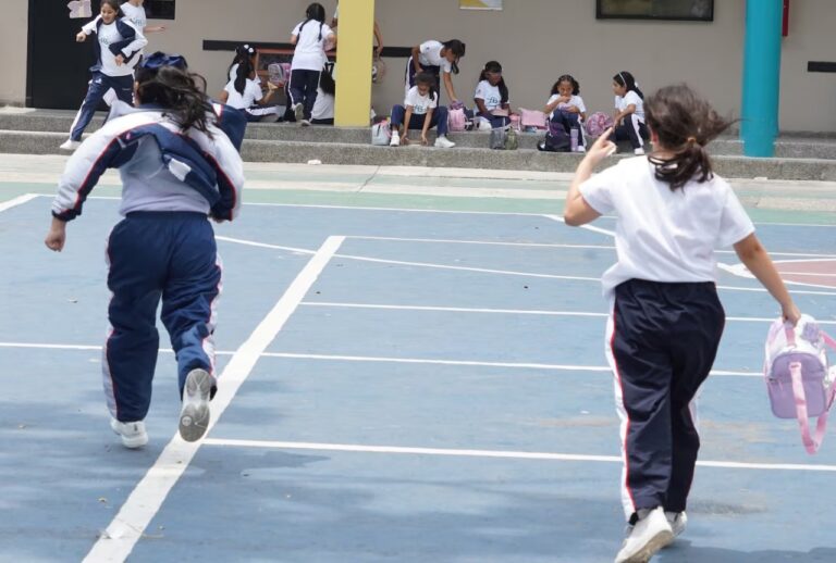 Suspenden clases presenciales en cinco distritos de Ecuador por el paro nacional