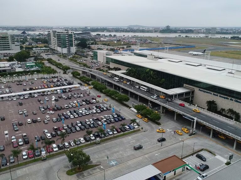 Aeropuerto de Guayaquil retornará a la anterior modalidad de cobro de parqueos en cabinas de salida