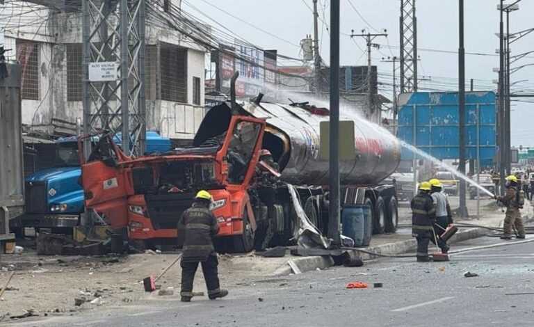 Explosión de un tanquero en la vía Durán-Tambo alarmó a conductores