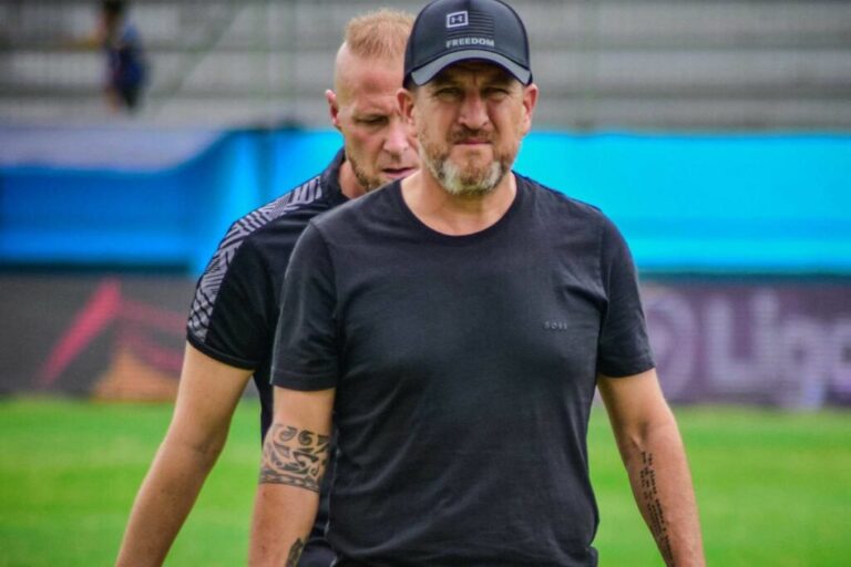 (FOTO) Patricio Urrutia explotó contra el arbitraje Vs. El Nacional