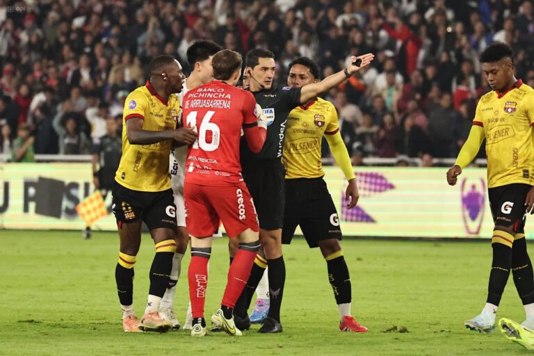 (VIDEO) TRAS PERDER ANTE LDU: Jugadores de BSC se retiraron cabizbajos y sin dar palabras en la zona mixta