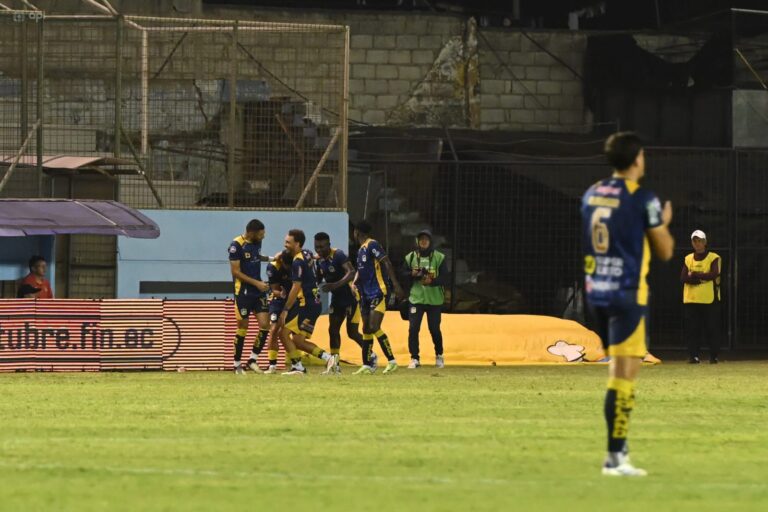 (VIDEO) NOCHE DE ROJAS Y GOLES: Delfín venció al Deportivo Cuenca
