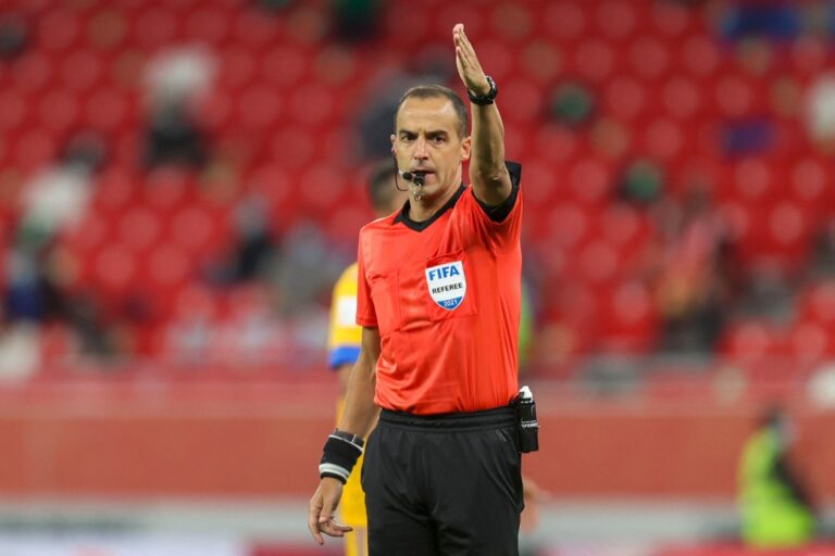 Arbitraje uruguayo para el Atl. Mineiro vs IDV de Sudamericana