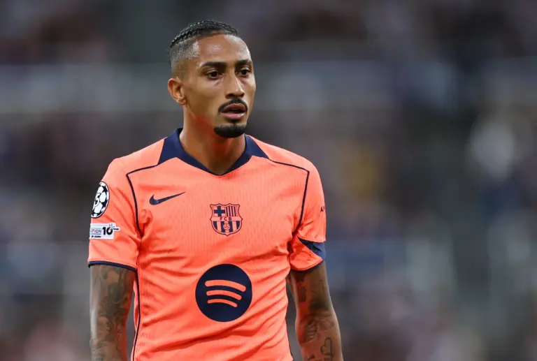 Raphinha no llegará a tiempo para el Clásico ante el Madrid