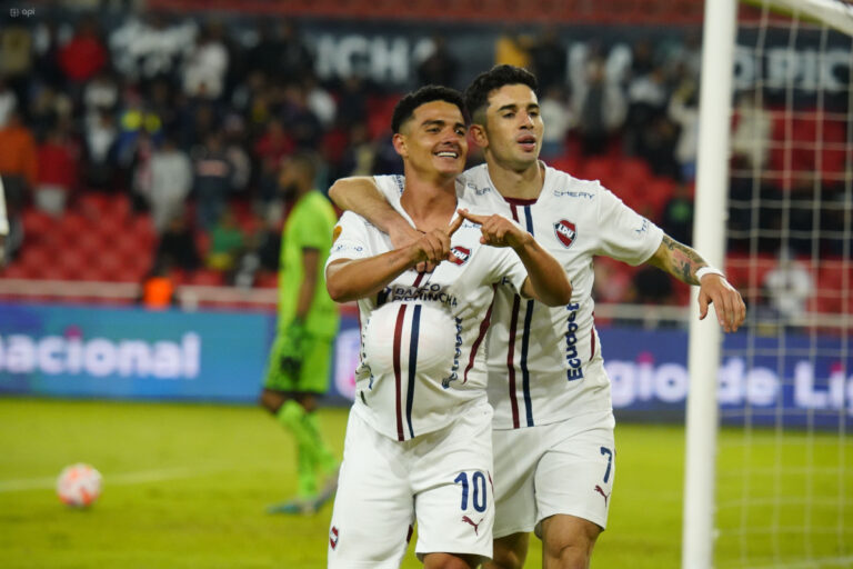 En 3 horas de partido: LDU superó a Libertad en el Rodrigo Paz