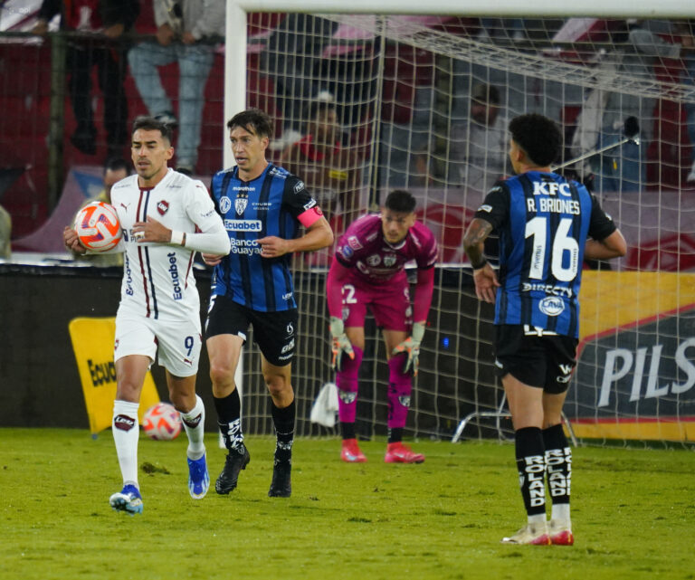 (VIDEO) EL FESTEJO SE POSTERGA: LDU remontó ante IDV en el Rodrigo Paz