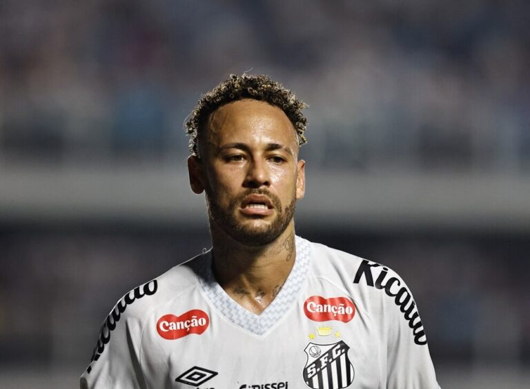 PESE A SU LESIÓN: Neymar decidió jugar con Santos hasta final de temporada