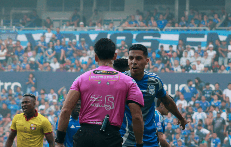 “Este fue el peor”: LF León cuestionó el arbitraje tras la derrota de Emelec en Ambato