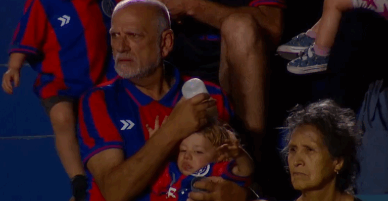 (VIDEO) Hincha de San Lorenzo protagoniza curioso momento en plena transmisión del partido