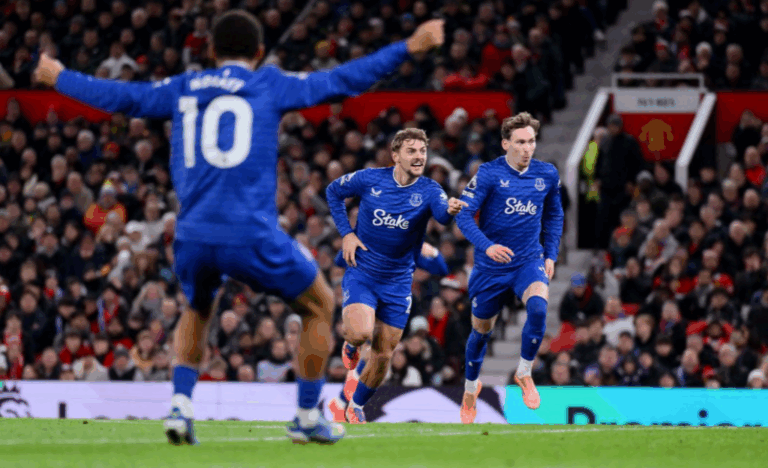 (VIDEO) Everton dio el golpe en Old Trafford: Con uno menos venció al United