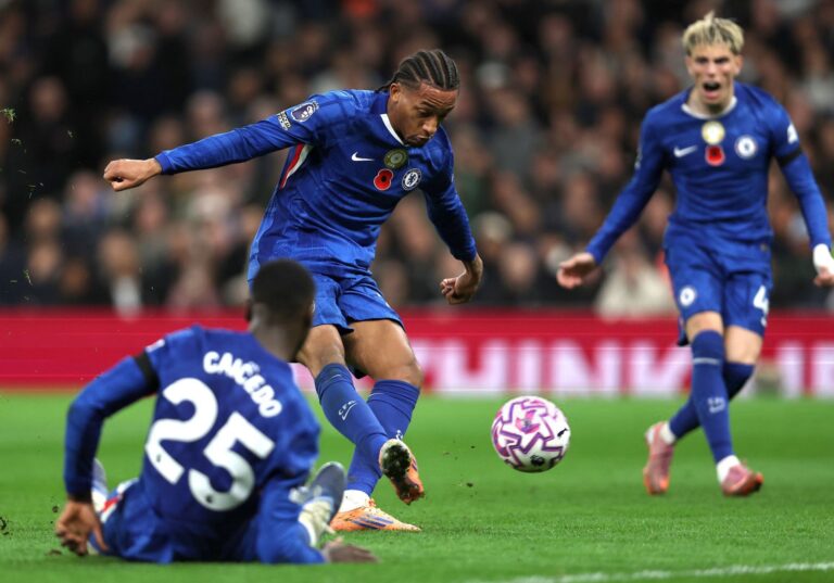 (VIDEO) Tremenda recuperación y ASISTENCIA de Moisés Caicedo en la Premier Legue
