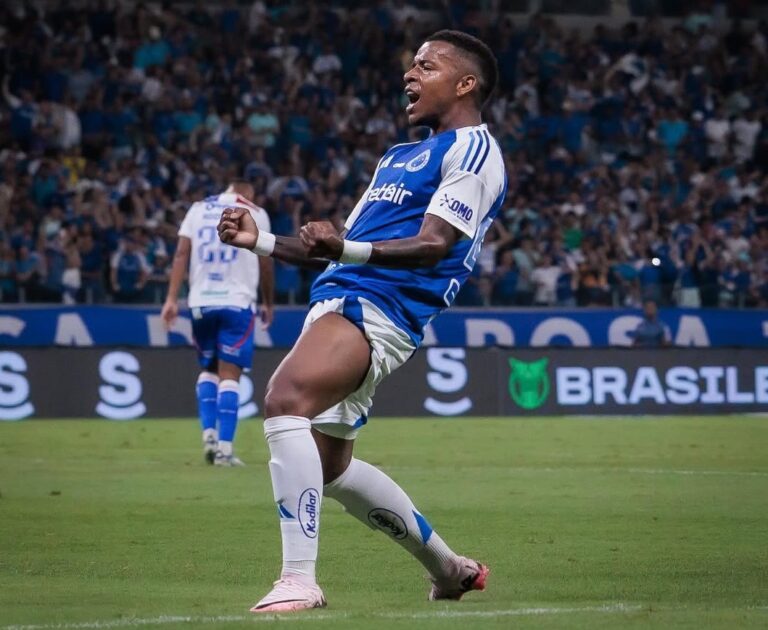 (VIDEO) POTENTE DISPARO: Kenny Arroyo anotó su primer gol con Cruzeiro