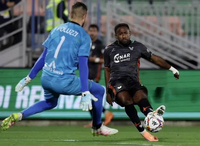 John Yeboah vuelve a marcar en Italia, pero el Venezia cayó en la Serie B