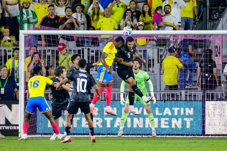 (VIDEO) Nueva Zelanda, próximo rival de Ecuador, no pudo ante Colombia