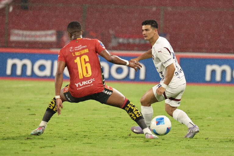 (VIDEO) CON DOS PENALES: LDU vence a D. Cuenca y jugará la semifinal de la Copa Ecuador