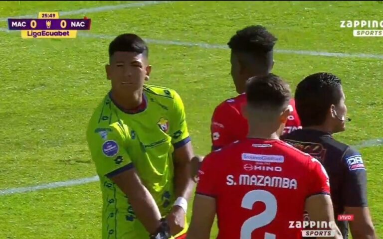 (VIDEO) INSÓLITO: Jeremy Mejía terminó atajando en El Nacional por falta de arqueros