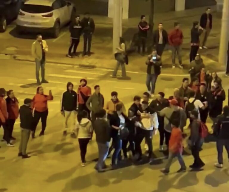 (VIDEO) Hinchas del D. Cuenca increparon a jugadores y DT