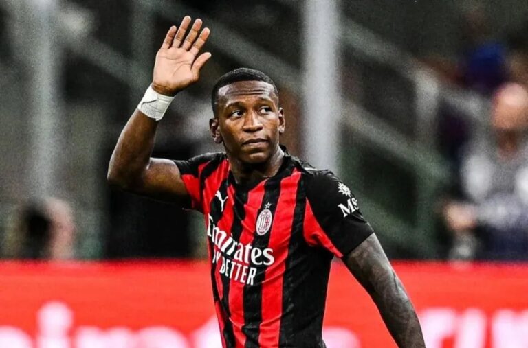 Pervis Estupiñán no tuvo minutos en la victoria del Milan ante Lazio