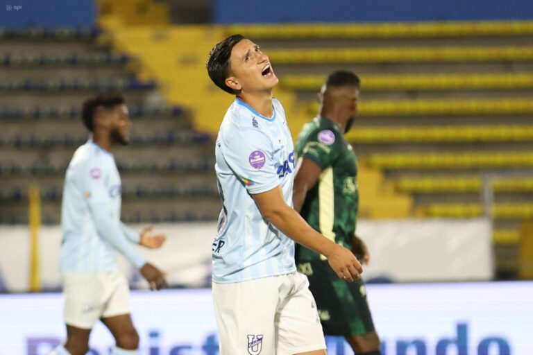 U. Católica igualó sin goles ante Orense y perdió terreno en la parte de arriba