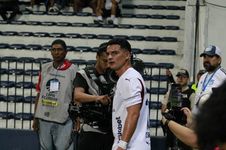 Alexander Alvarado tras el triunfo ante IDV: “No queríamos que den la vuelta acá”