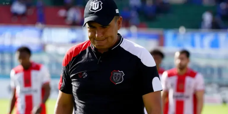 Técnico Universitario oficializó la salida del entrenador Geovanny Cumbicus