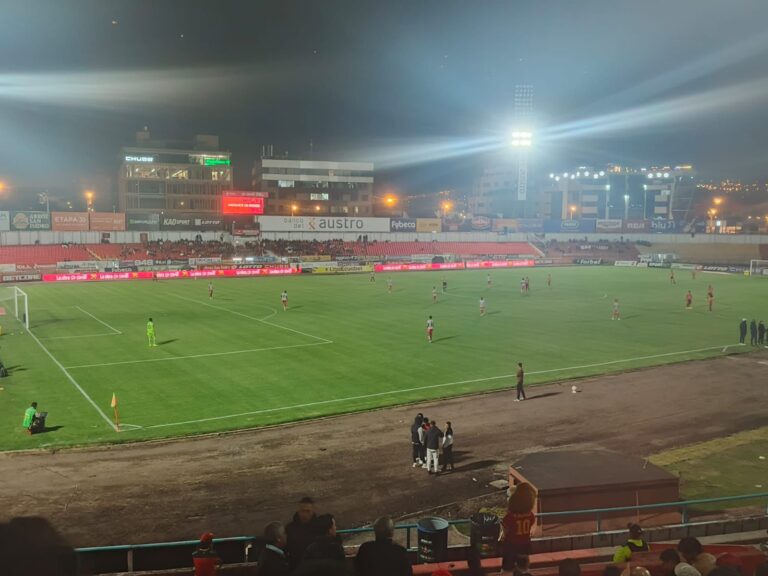 ¿Por qué se retrasó el inicio del partido entre Deportivo Cuenca y El Nacional?