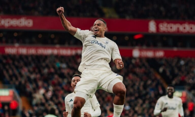 (VIDEO) NUEVA DERROTA: El Liverpool fue goleado en Anfield ante Nottingham Forest